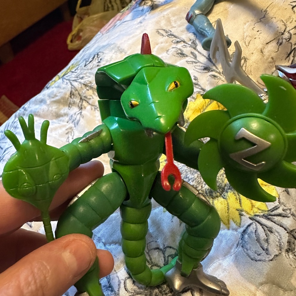 Mighty Morphin Power Ranger Figures - Picture 7 of 8
